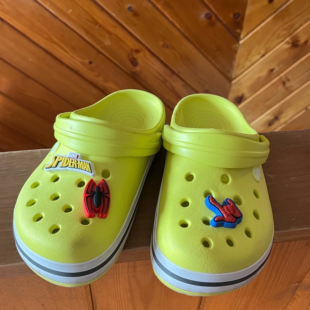 Crocs kids size 3 yellow